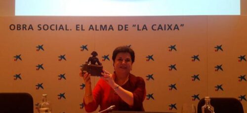 Premio a la Sra. Elvira Méndez en reconocimiento por su labor a favor de las mujeres inmigrantes